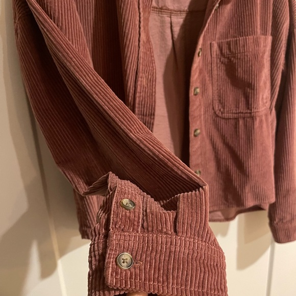American Eagle Corduroy Cropped Button Up Shirt - Picture 4 of 6